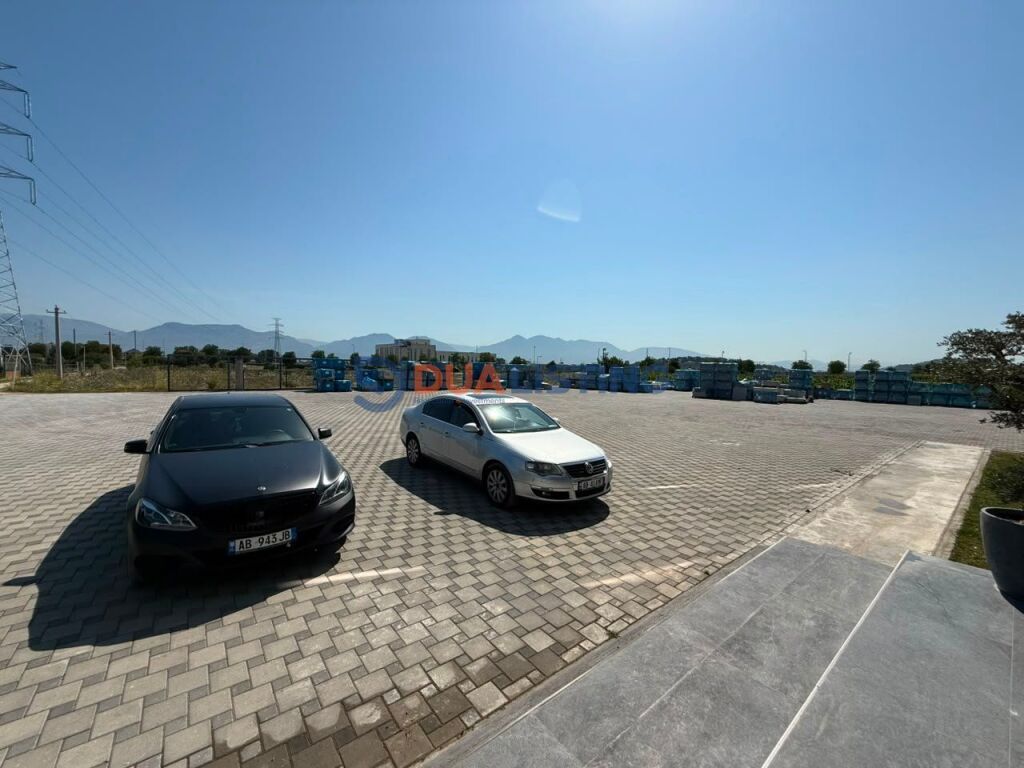 🏢 VENDITA IMMOBILE COMMERCIALE – SUPER INVESTIMENTO A BERXULLË 📍 Berxullë – Autostrada di Rinas 1.250 m² immobile commerciale | 3.600 m² terreno | Accesso diretto all'autostrada