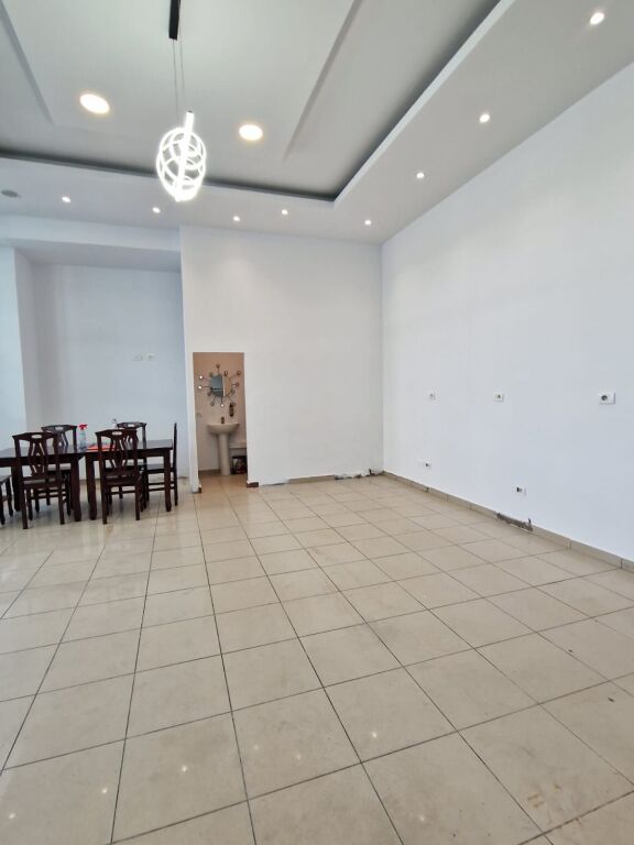 LOCALE IN AFFITTO, ZOGU I ZI