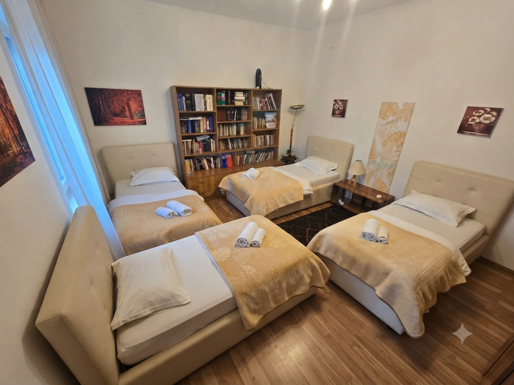 Qira, Shtëpi Private, Pazari i Ri, Tiranë