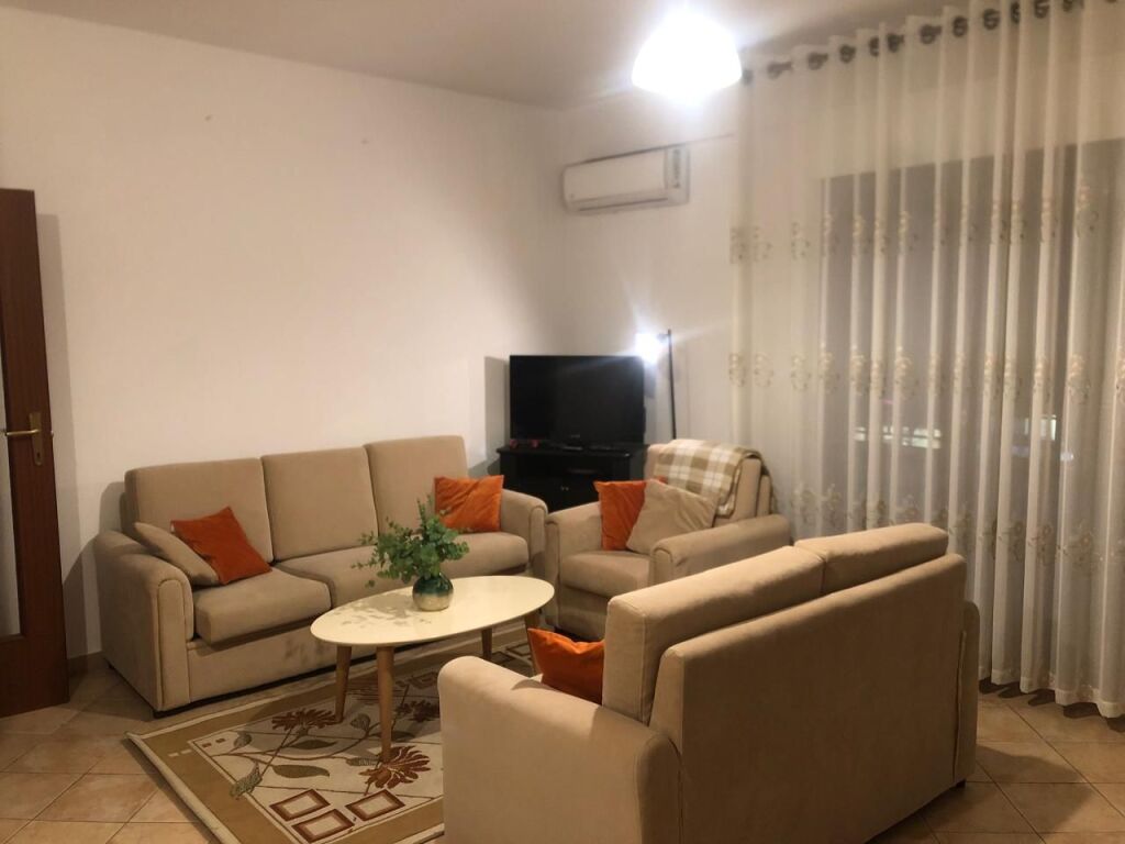 Apartament me qera ne komune
