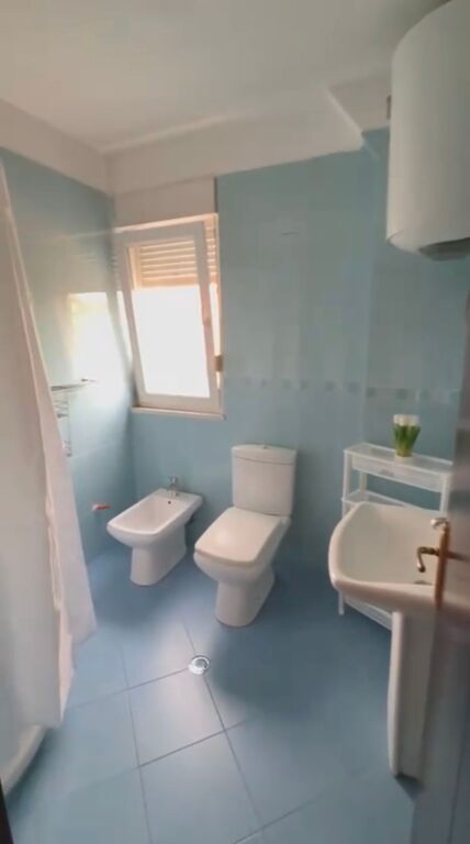 Apartament me qera 2+1+2 tek Ambasada Amerikane