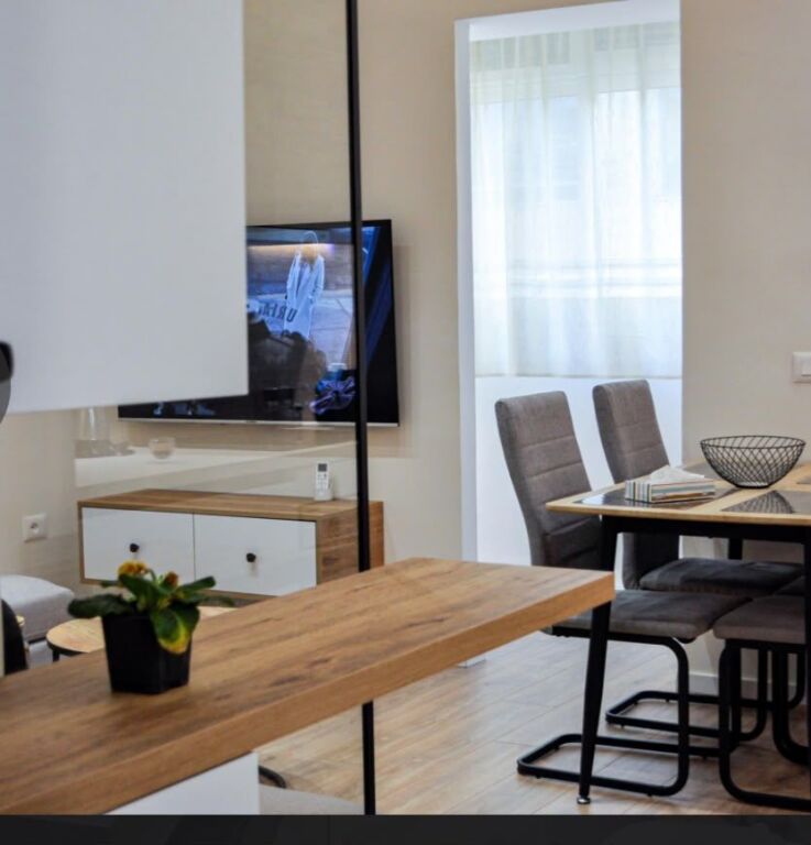 JEPET APARTAMENT ME QERA 2+1, BULEVARDI BAJRAM CURRI