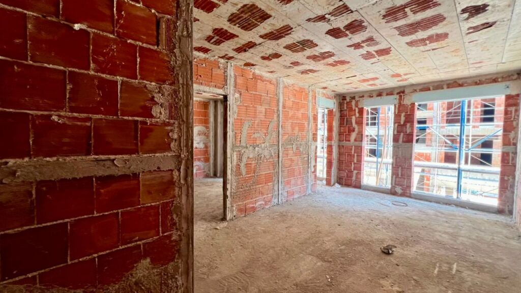 🏠 **IN VENDITA: Appartamento 1+1**  📍 Paskuqan (Ringside Residence) 🌞 Esposizione Sud (Pieno Sole) 💰 €79.900 📐 66 m²  ✨ **Situato in una delle zone a più rapido sviluppo di Tirana – Ideale come abitazione o investimento**