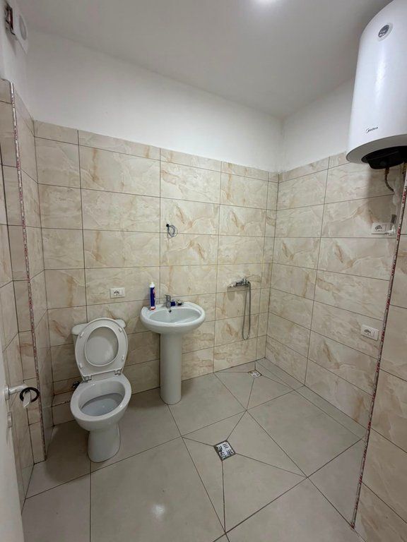 Appartamento con vista mare 2+2 con 2 balconi in affitto sulla spiaggia, Durazzo