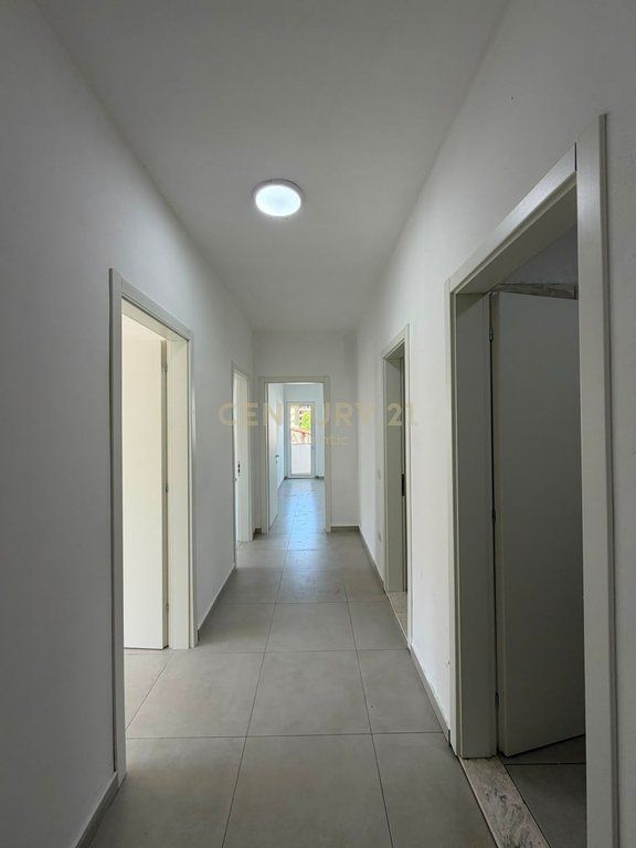 Appartamento con vista mare 2+2 con 2 balconi in affitto sulla spiaggia, Durazzo