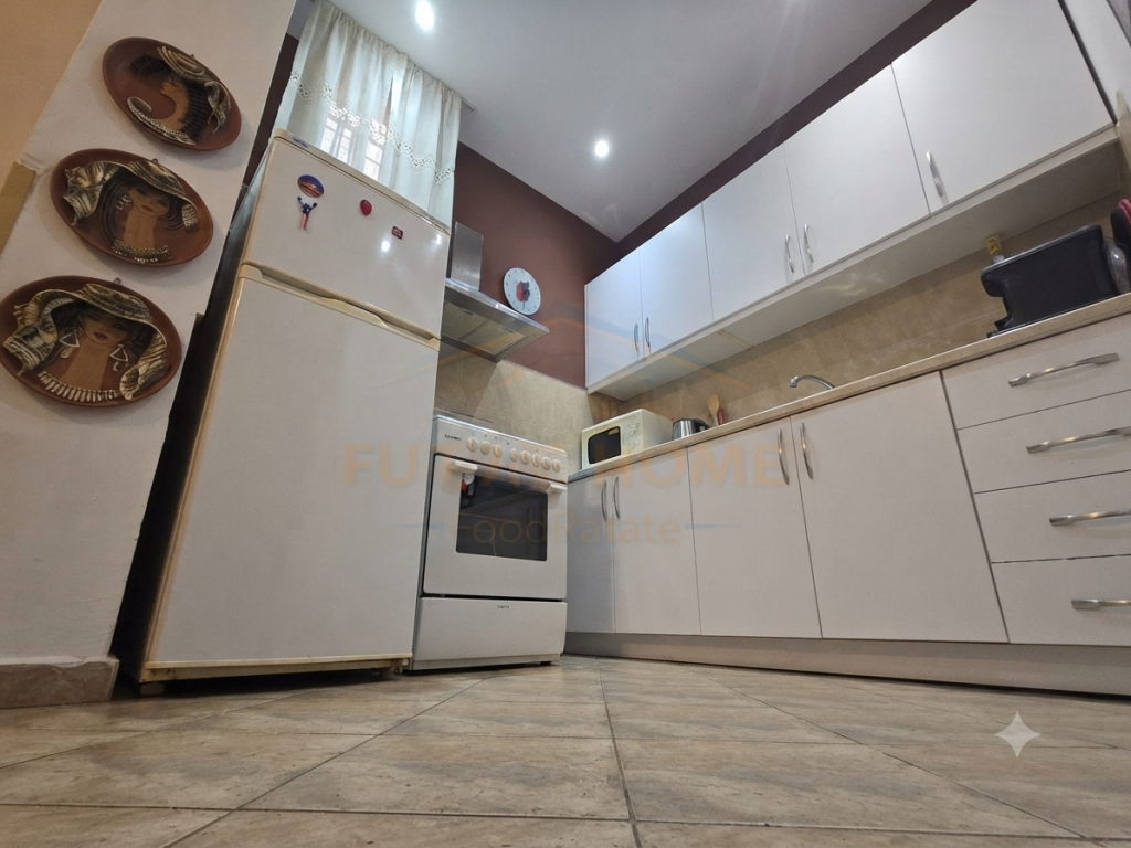 Qira, Shtëpi Private, Pazari i Ri, Tiranë