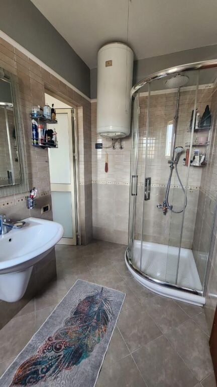 Apartament 2+1 me qira – Pranë Ambasadës Amerikane !