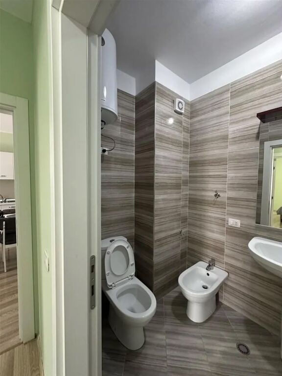 Qera, Apartament 1+1 Qender , Tirane