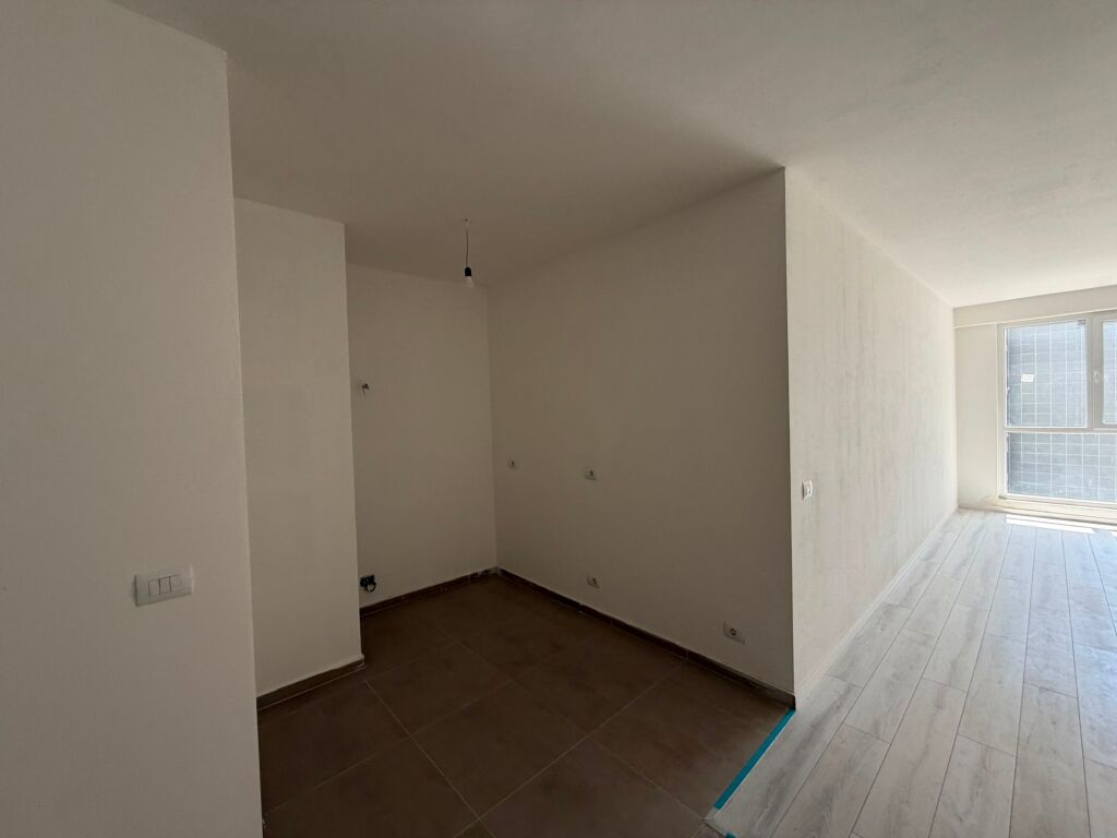 Shitet Apartament 2+1+2 te Ish Rajoni , Durres