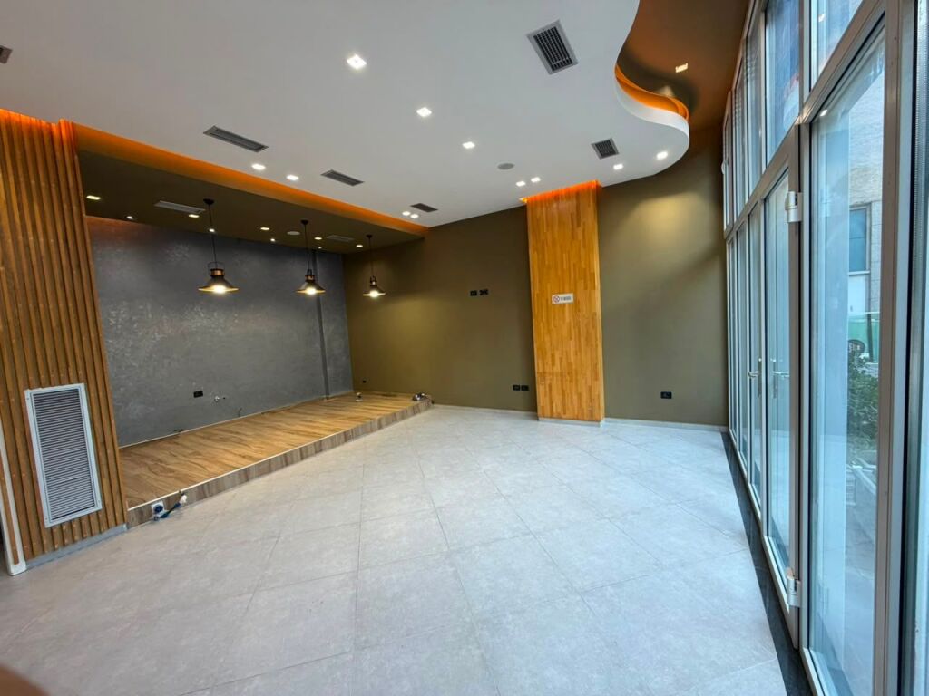Locale commerciale in vendita ad Astir