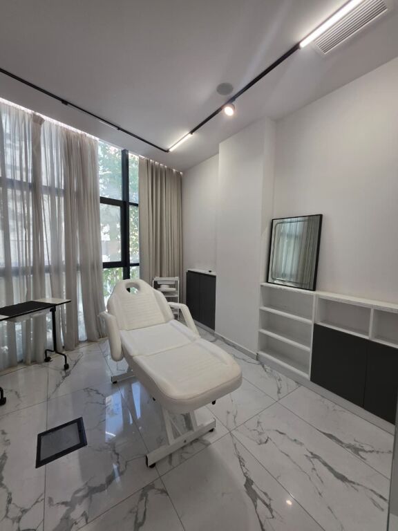🩺 Ambiente per Clinica in Affitto – Posizione Premium nel Comune di Parigi