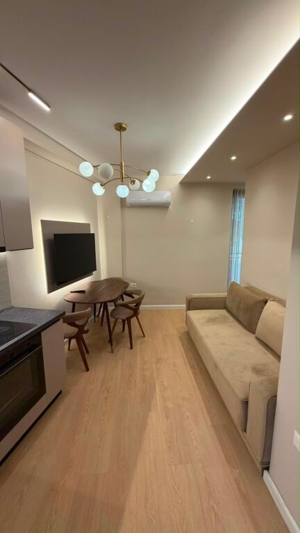 Jepet me qira super apartament 1+1 tek Materniteti I ri