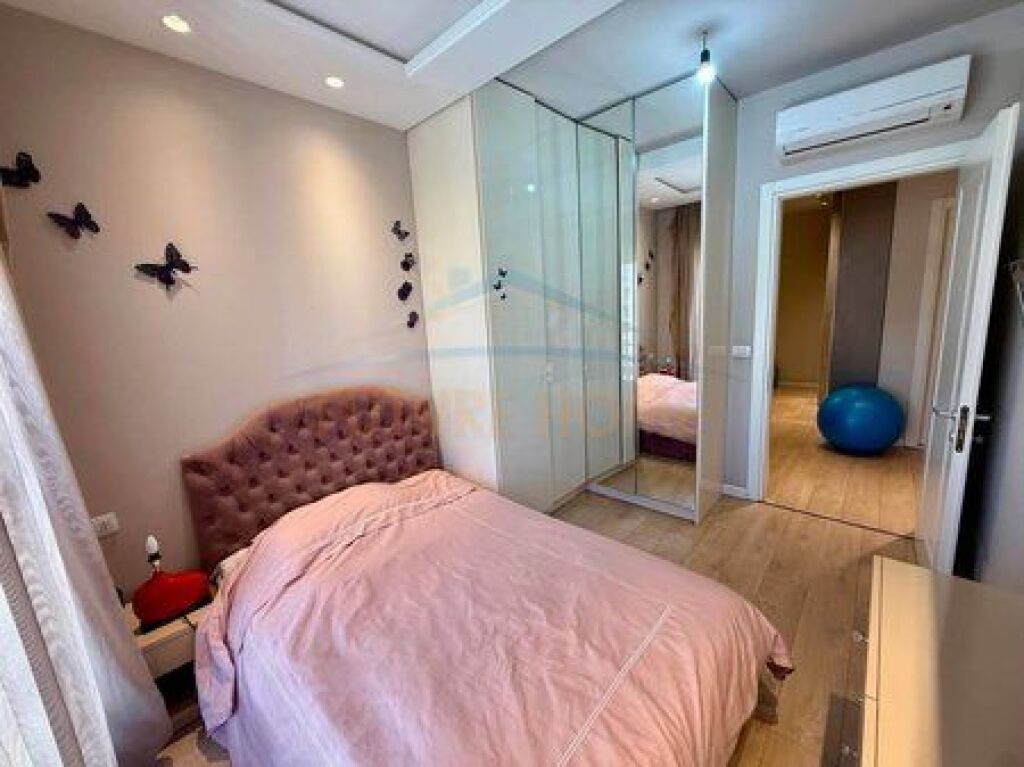 Shitet, Apartament 3+1+2+ Post Parkimi, Rruga Mihal Grameno, Tirane