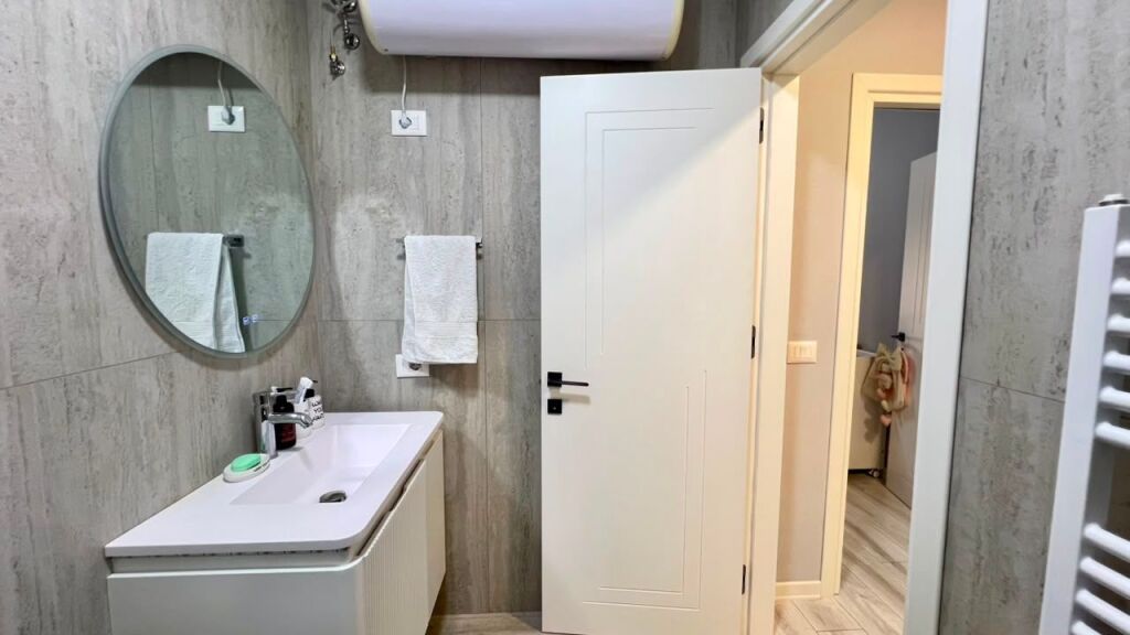 🏠 **FOR RENT: 1+1 Apartment with Terrace**  📍 Zoo Area 💰 60,000 ALL/Month 🏢 2nd Floor 📐 70 m²  ⚜️ **Recently Renovated – Located in a Quiet and Comfortable Area**