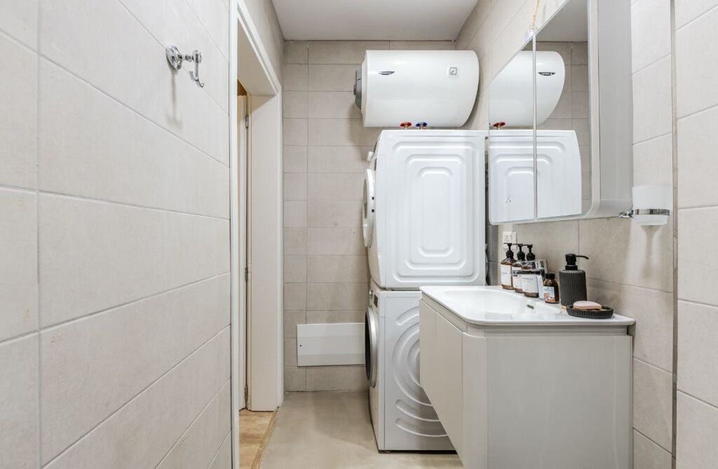 Furnished studio apartment for sale in Dhermi, Sofo Duni