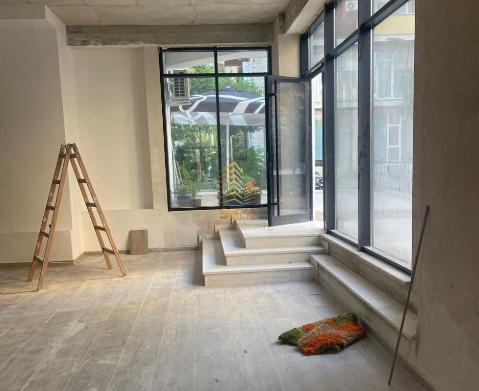 Affitto, Locale Commerciale, di fronte alla Nuova Maternità, 150.000 Leke