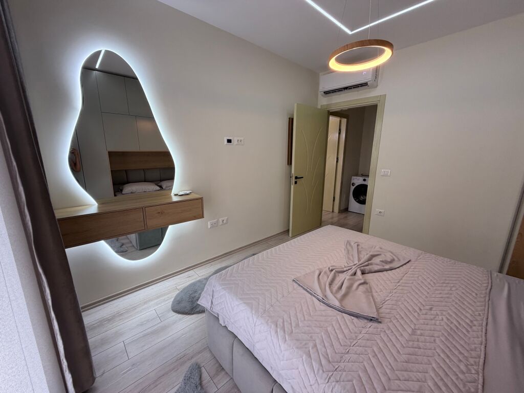 📣Qera Apartament 1+1📍 Rezidenca Erli 🛣️Rruga Xhanfize Keko ✨  🏢Ndertimi i ri me ashensor  Kati 6,pallat me ashensor  🛋️ I arreduar ne menyre moderne dhe bashkekohore 📐Siperfaqe : 75 m2  💶 Cmimi 70000 leke