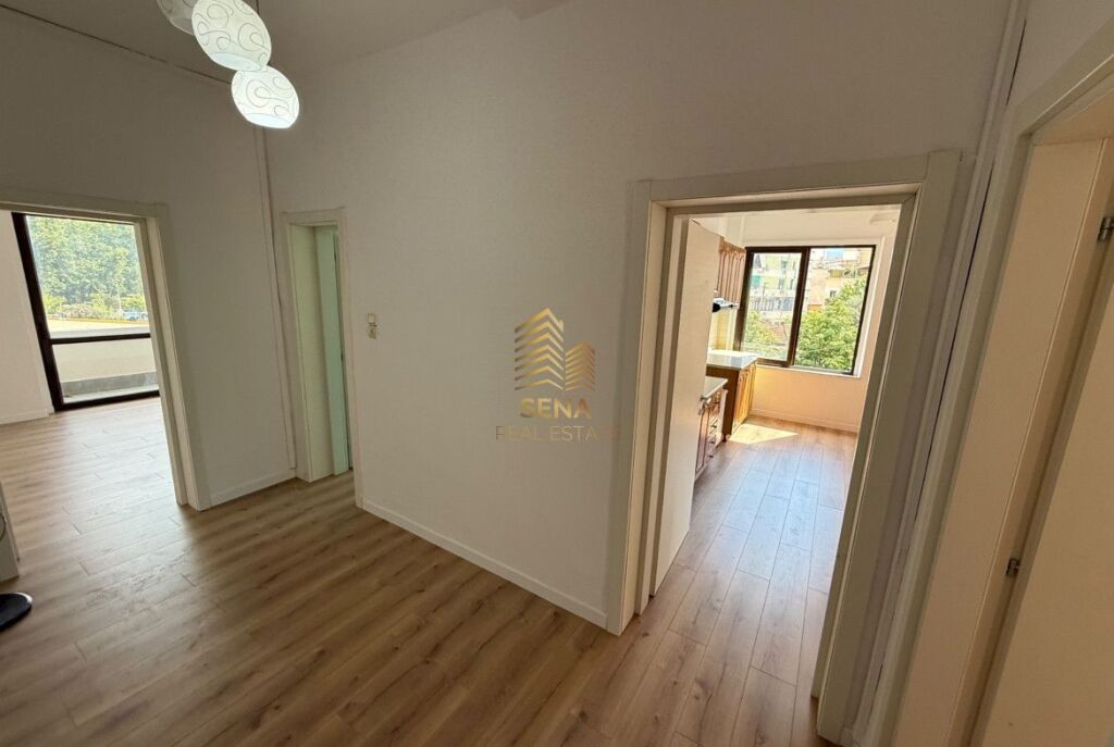 Affitto, Locale Commerciale 3+1+2blk, Via Elbasan, 800 Euro/mese Netto