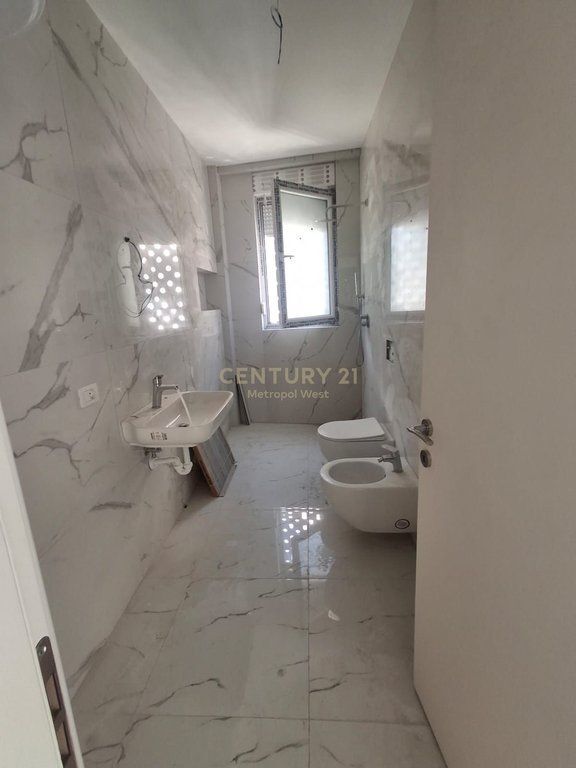 Apartament 2+1 me Qira pranë Bulevardit të Ri – Kompleks i Ri