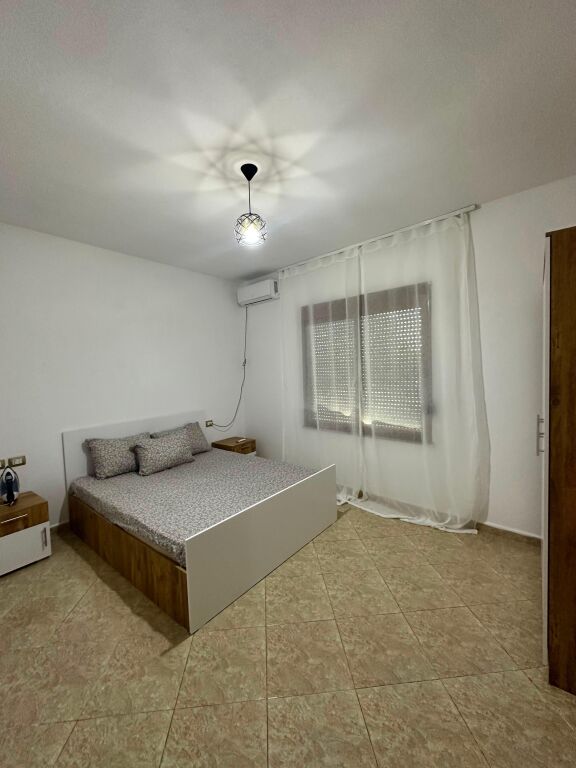 Apartament 1+1 me qera ne Ali Dem prane Kryegjyshates