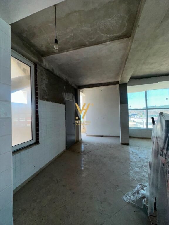 LOCALE COMMERCIALE IN AFFITTO 750 M2 IN VIA INDUSTRIALE 210.000 LEKE