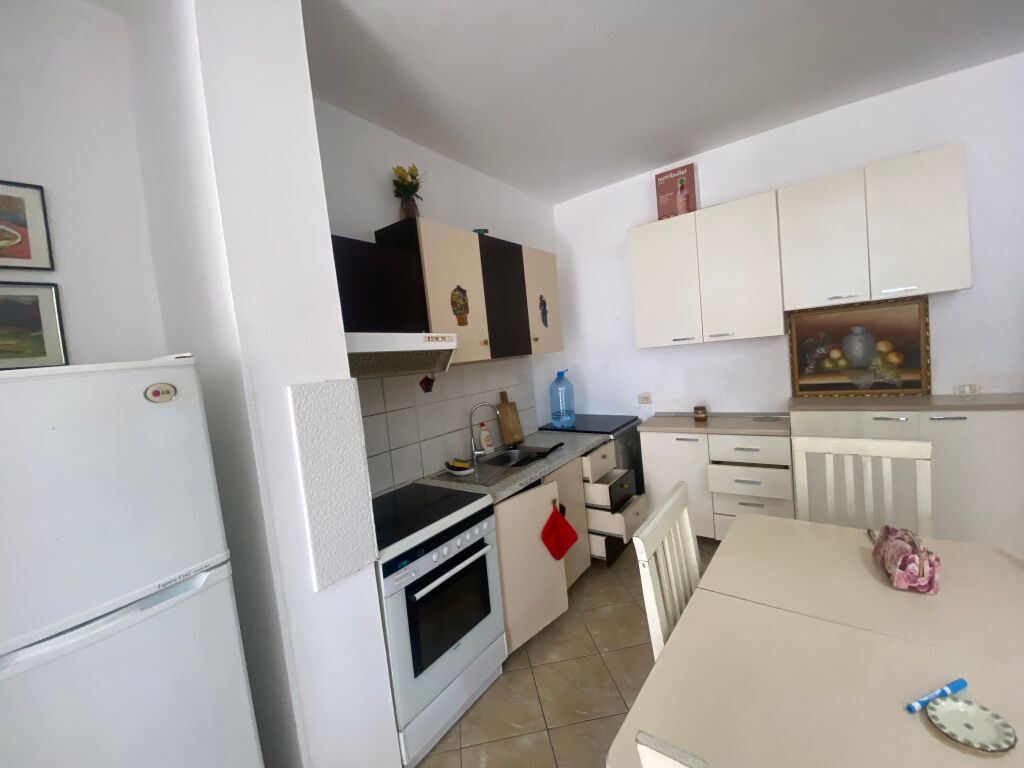 Apartament 1+ 1 per qera ne fresk !