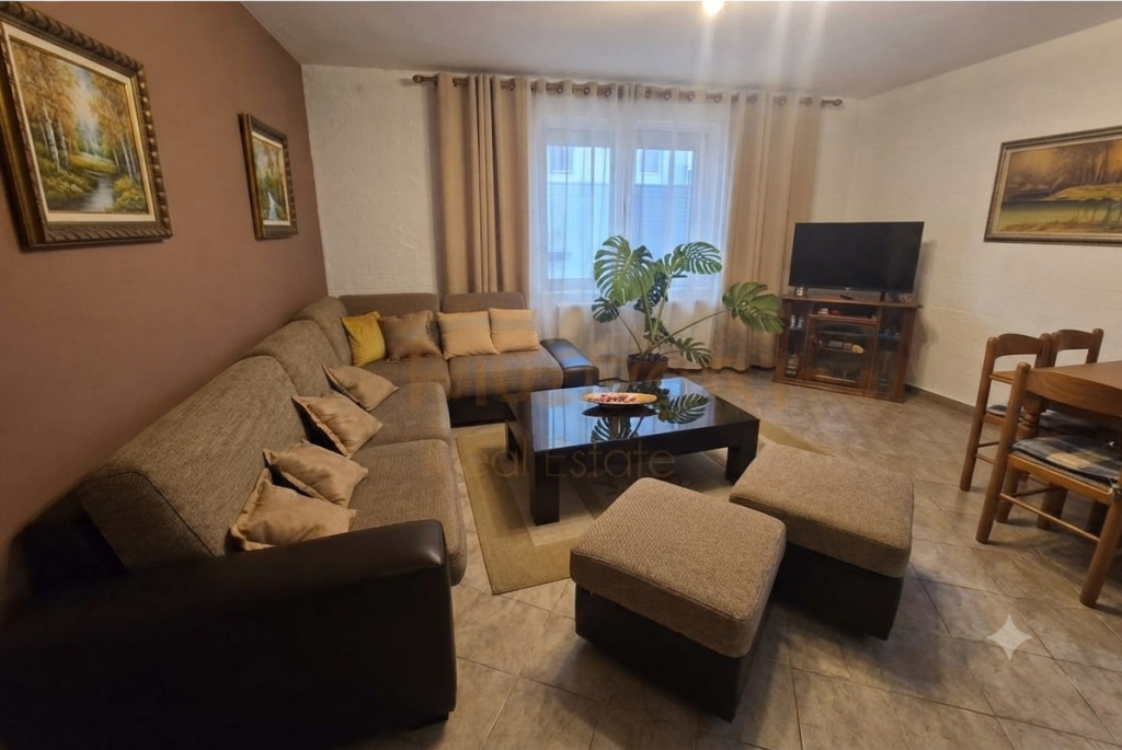 Qira, Shtëpi Private, Pazari i Ri, Tiranë