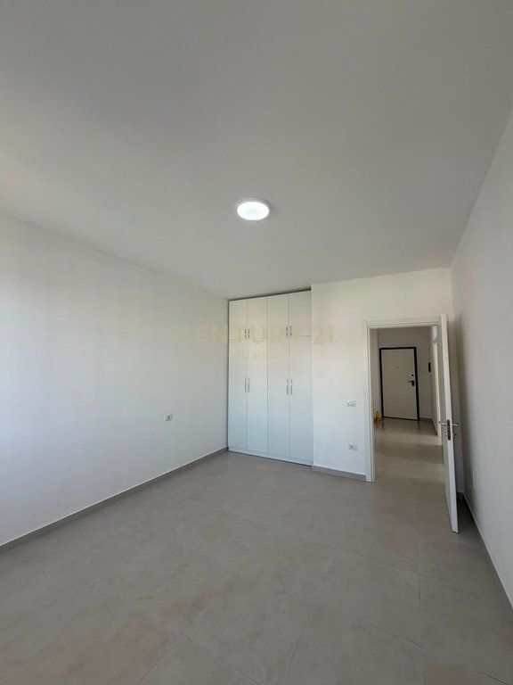 Appartamento con vista mare 2+2 con 2 balconi in affitto sulla spiaggia, Durazzo
