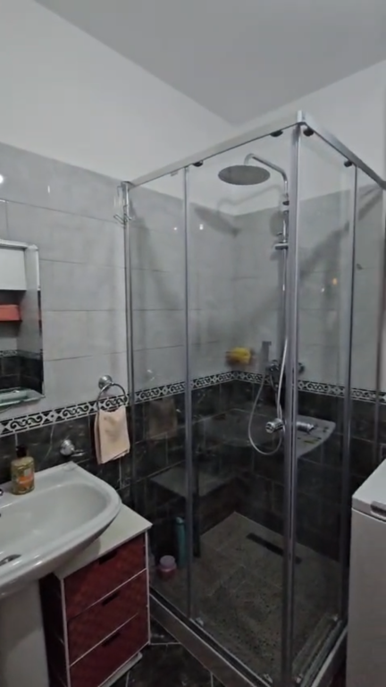 Apartament 1+1 per shitje Rruga e Kavajes !