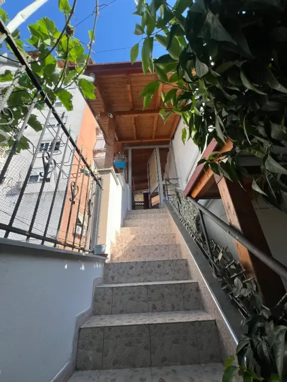 Qera | Shtëpi private 1 + 1 | Rruga Bardhyl | 450 €/muaj