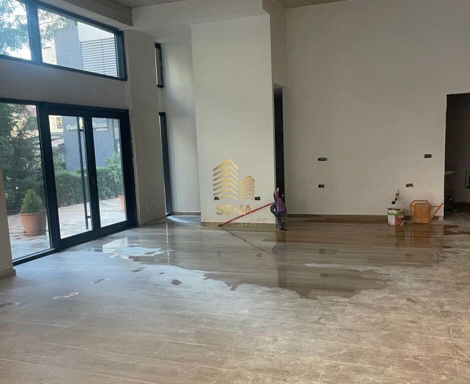 Affitto, Locale Commerciale, di fronte alla Nuova Maternità, 150.000 Leke