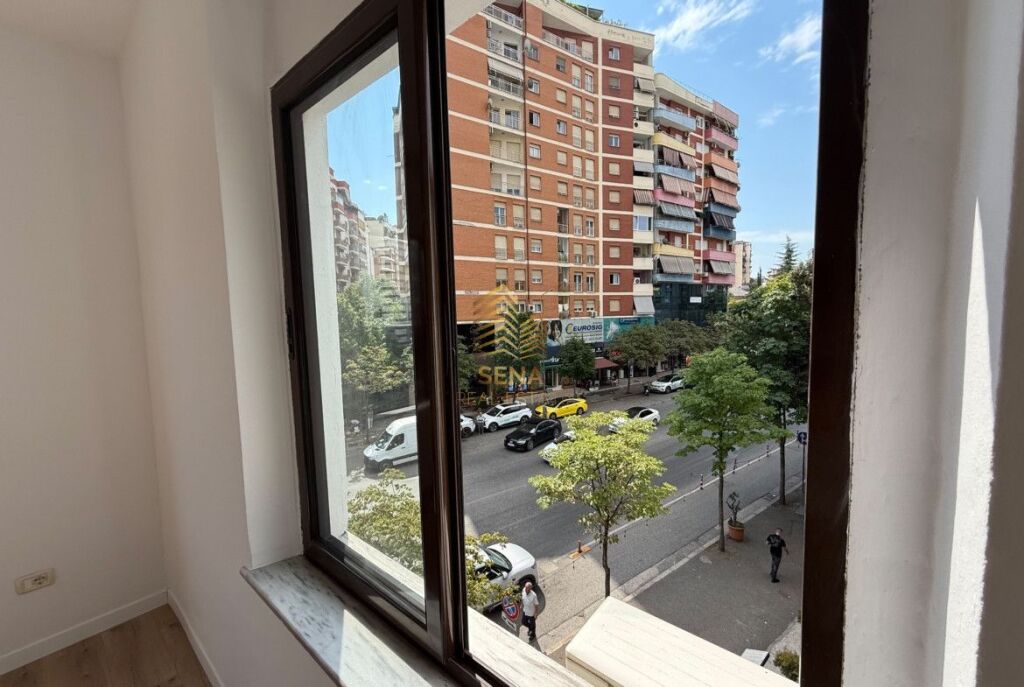 Affitto, Locale Commerciale 3+1+2blk, Via Elbasan, 800 Euro/mese Netto