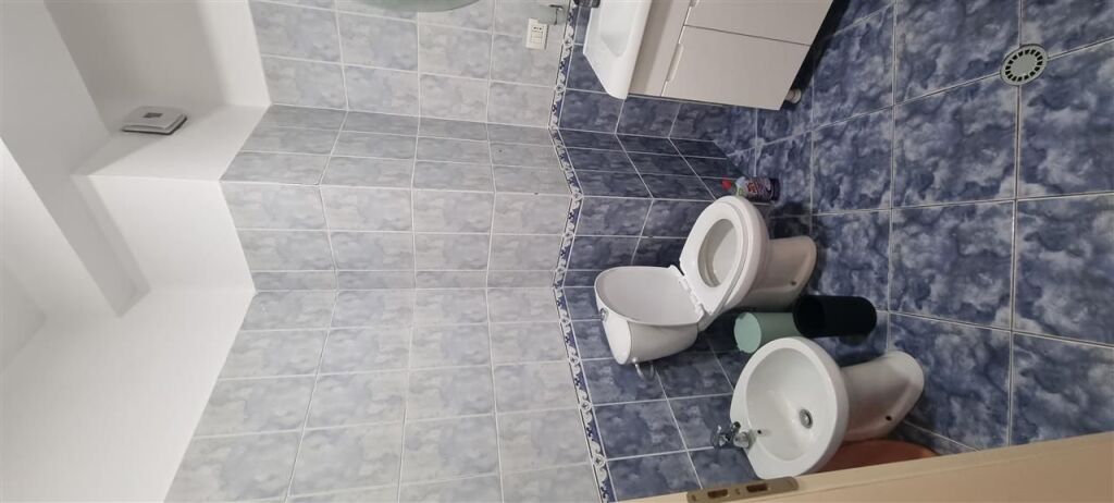 🏢Rr.4 Deshmoret,prane Shkolles 9-Vjecare “4 Deshmoret”jepet me qera apartament ,1+1,i mobiluar.55,000Leke