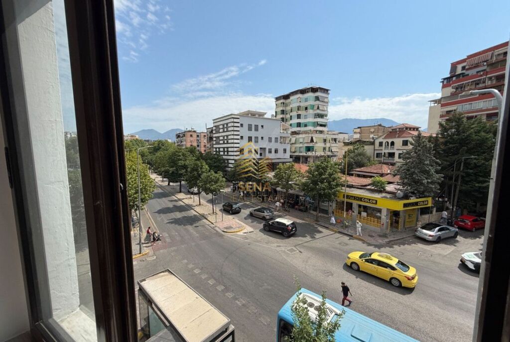 Affitto, Locale Commerciale 3+1+2blk, Via Elbasan, 800 Euro/mese Netto