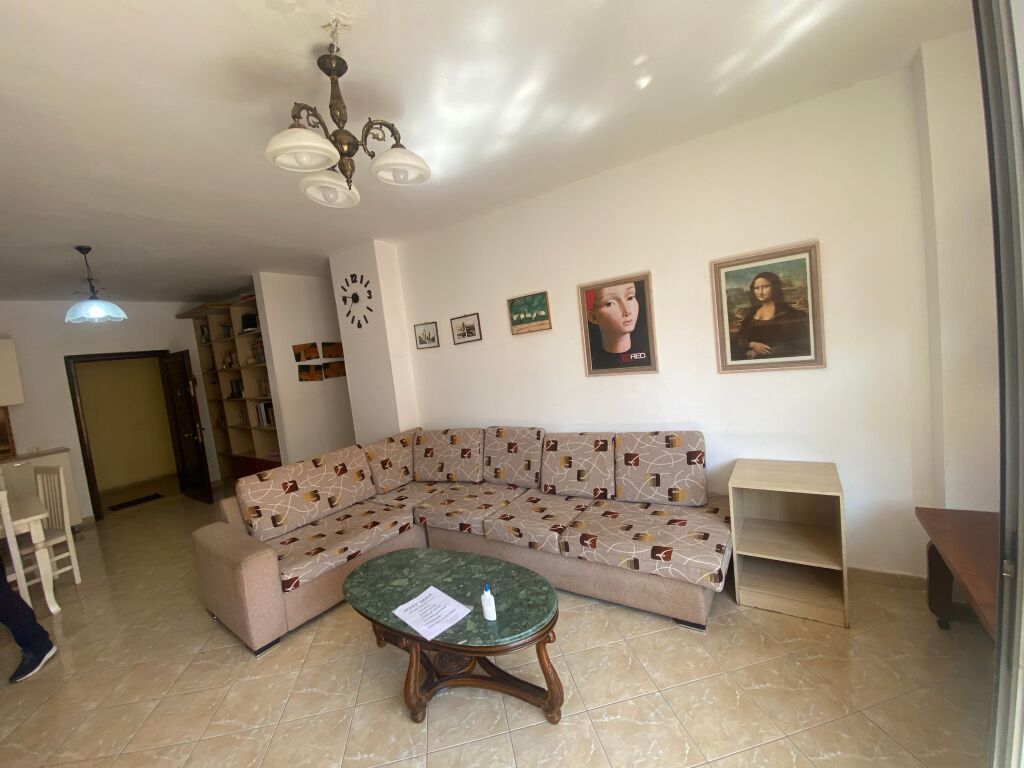 Apartament 1+ 1 per qera ne fresk !