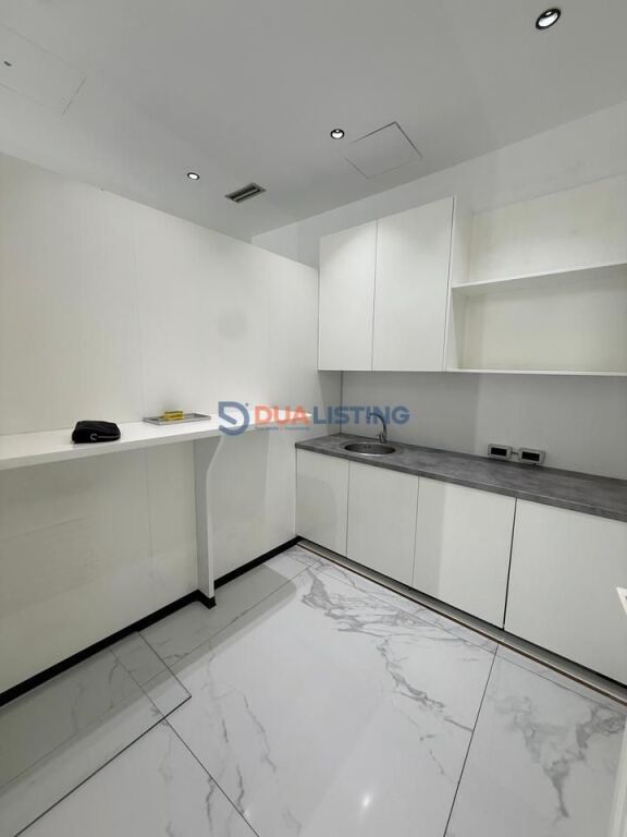 🏢 Locale Premium in Affitto per Uffici / Clinica / Studio 📍 Stadio Air Albania – uno degli indirizzi più prestigiosi per gli affari a Tirana.