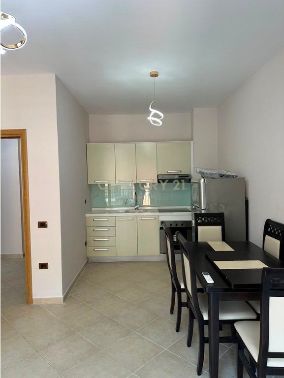 Apartament 1+1 ne shitje Shkembi Kavajes 150m nga Deti