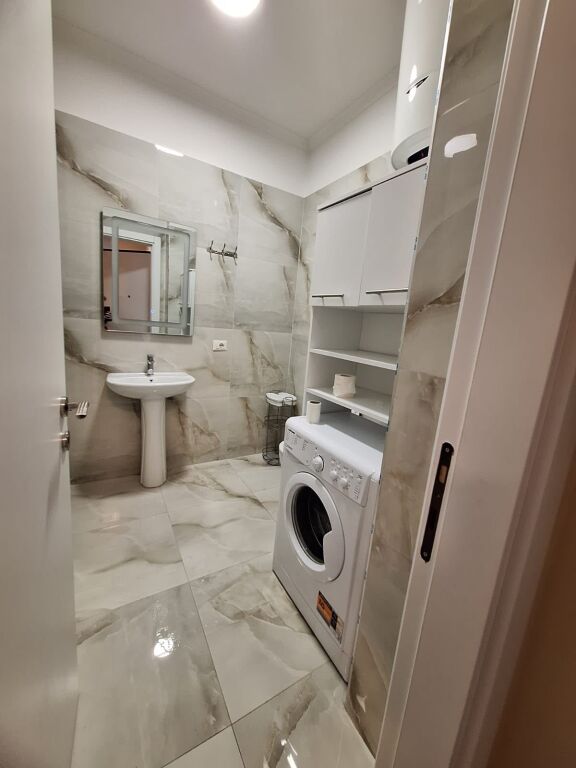 🏡 Super appartamento 2+1+2+Posto auto in affitto a Yzberisht   📍Grand Gallery Yzberisht  🏢 Piano: 4 (abitazione)  🛗 Con ascensore  📐 Superficie: 106 m²  🛋️ Arredato  🅿️ Con parcheggio ✨  💰Prezzo: 600€ / Mese  