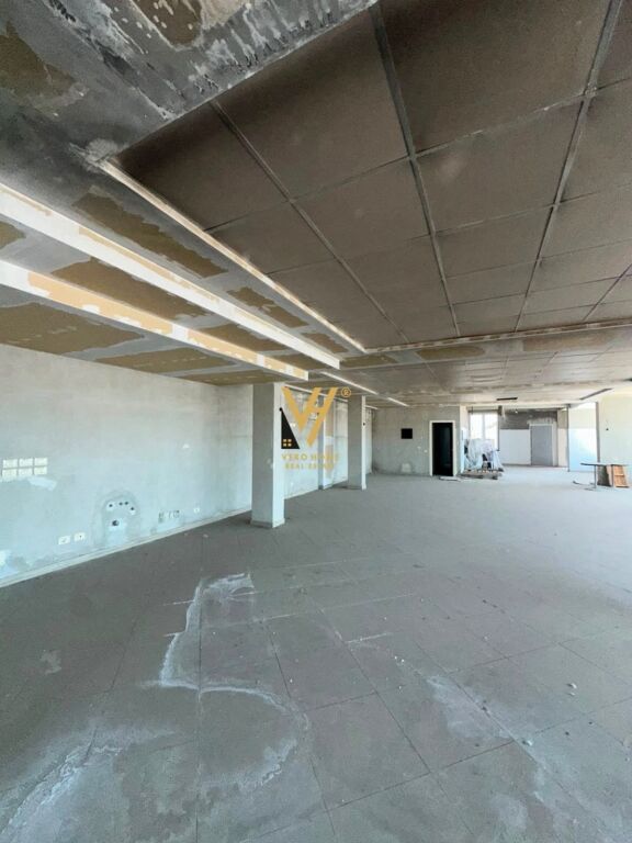 LOCALE COMMERCIALE IN AFFITTO 750 M2 IN VIA INDUSTRIALE 210.000 LEKE