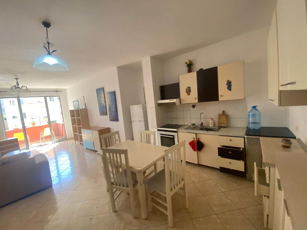 Apartament 1+ 1 per qera ne fresk !