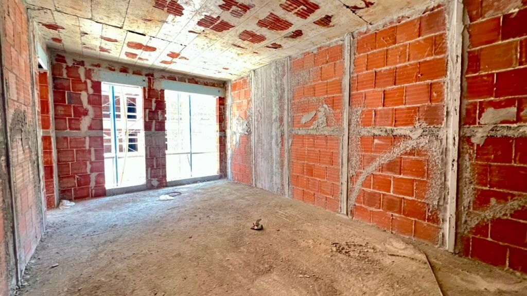 🏠 **IN VENDITA: Appartamento 1+1**  📍 Paskuqan (Ringside Residence) 🌞 Esposizione Sud (Pieno Sole) 💰 €79.900 📐 66 m²  ✨ **Situato in una delle zone a più rapido sviluppo di Tirana – Ideale come abitazione o investimento**