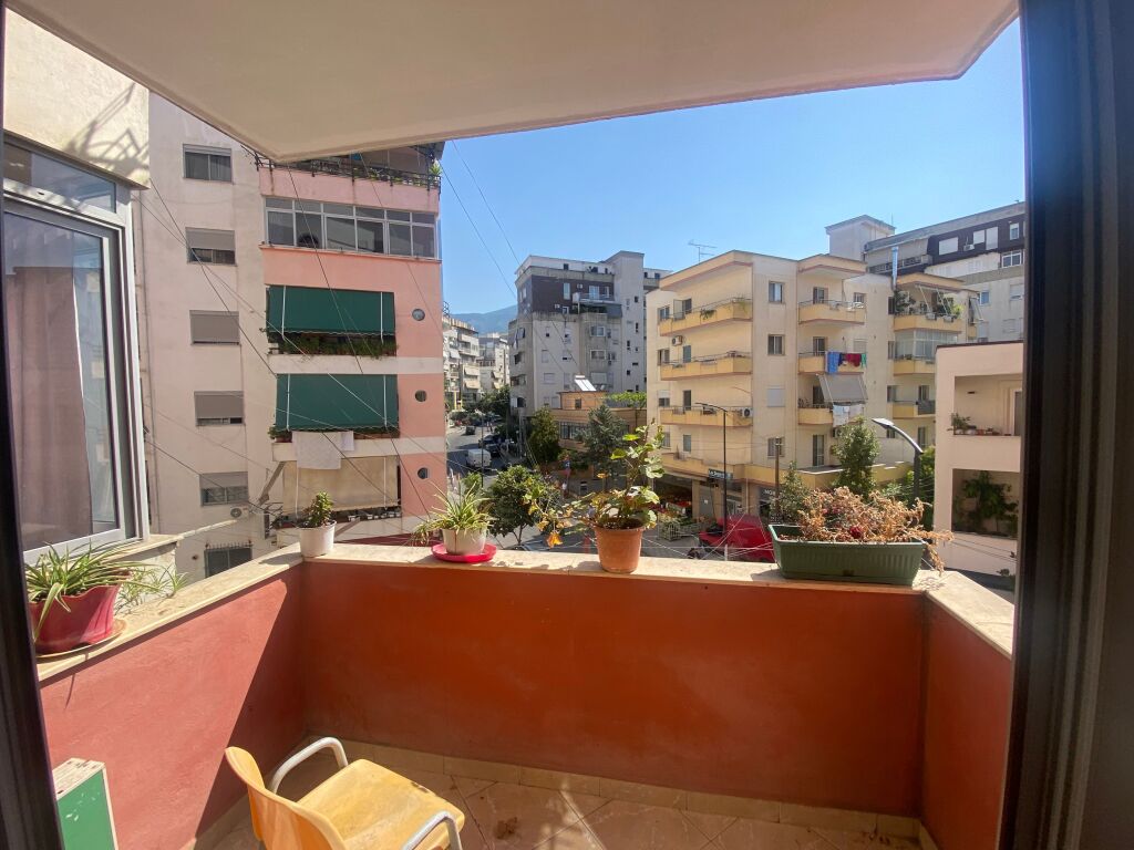 Apartament 1+ 1 per qera ne fresk !