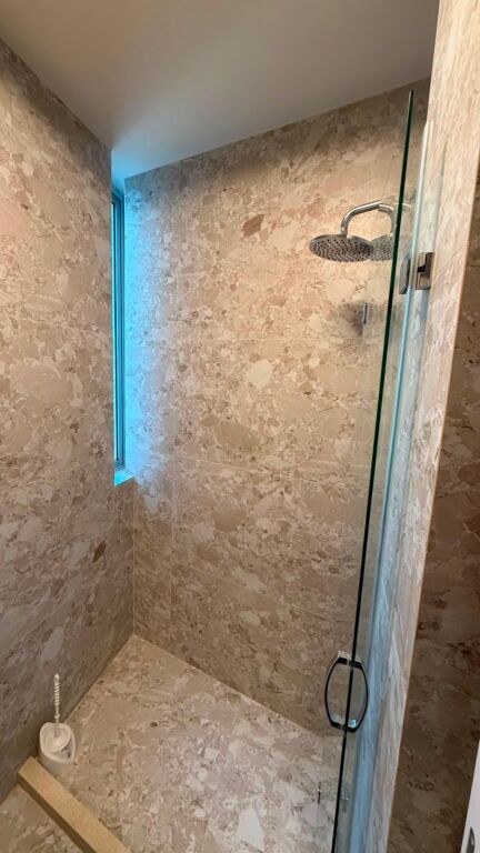 Jepet me qira super apartament 1+1 tek Materniteti I ri