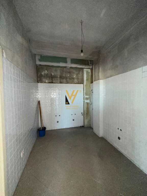 LOCALE COMMERCIALE IN AFFITTO 750 M2 IN VIA INDUSTRIALE 210.000 LEKE