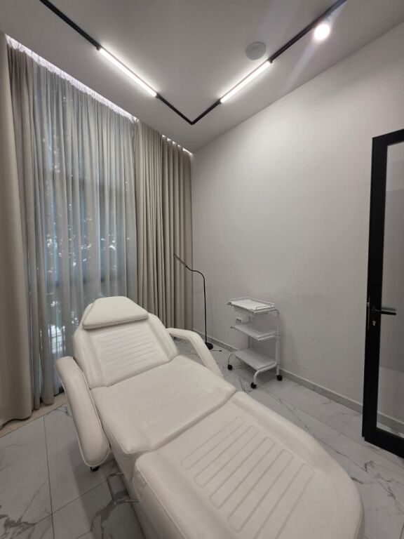 🩺 Ambiente per Clinica in Affitto – Posizione Premium nel Comune di Parigi