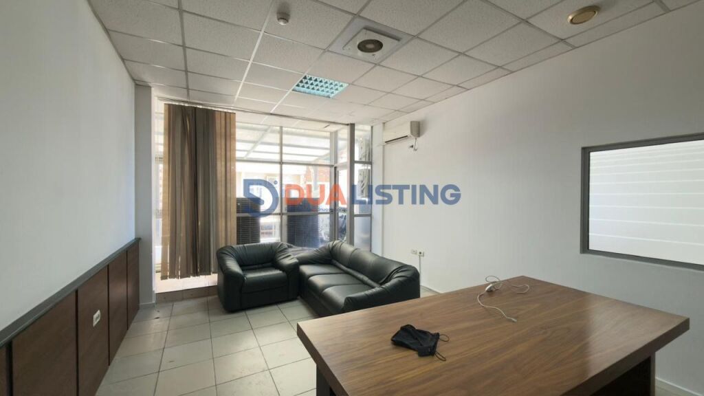 Locale commerciale in affitto – Vicino all'ex LSI