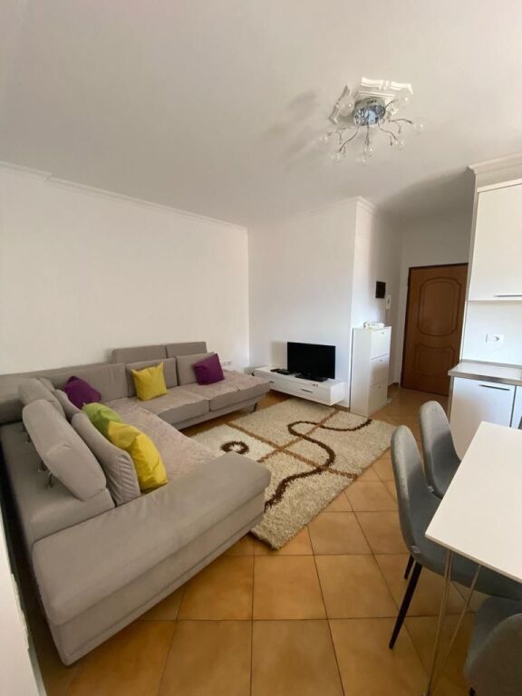 JEPET ME QIRA APARTAMENT 2+1+2 VLORE/SHKOLLA E MARINES