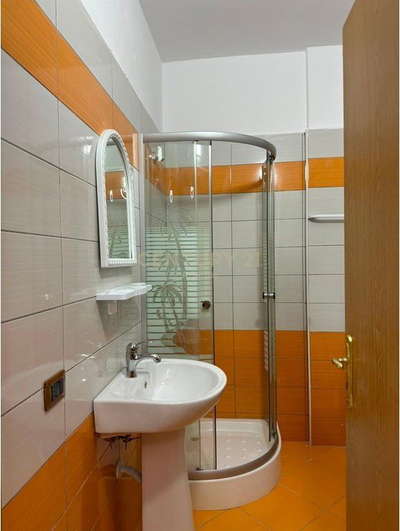Apartament 1+1 ne shitje Shkembi Kavajes 150m nga Deti