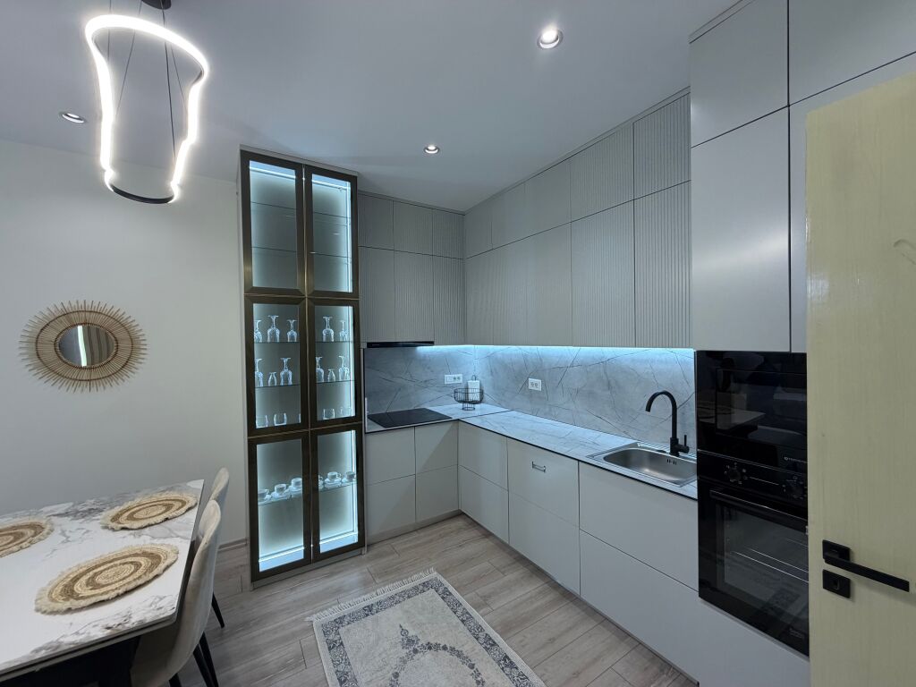 📣Qera Apartament 1+1📍 Rezidenca Erli 🛣️Rruga Xhanfize Keko ✨  🏢Ndertimi i ri me ashensor  Kati 6,pallat me ashensor  🛋️ I arreduar ne menyre moderne dhe bashkekohore 📐Siperfaqe : 75 m2  💶 Cmimi 70000 leke