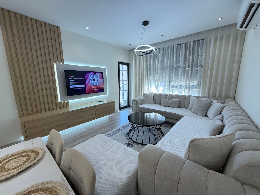 📣Qera Apartament 1+1📍 Rezidenca Erli 🛣️Rruga Xhanfize Keko ✨  🏢Ndertimi i ri me ashensor  Kati 6,pallat me ashensor  🛋️ I arreduar ne menyre moderne dhe bashkekohore 📐Siperfaqe : 75 m2  💶 Cmimi 70000 leke